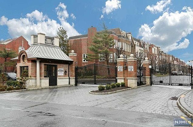 1st image of 189 Kensington Dr #189