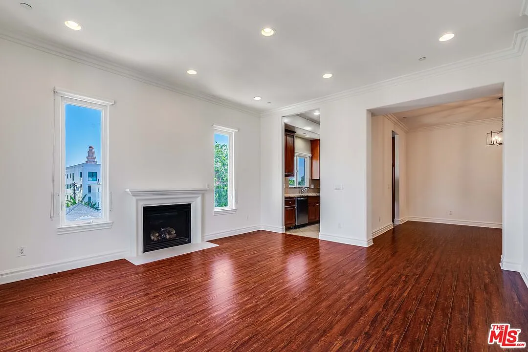 Building Photo - 8610 Chalmers Dr #406