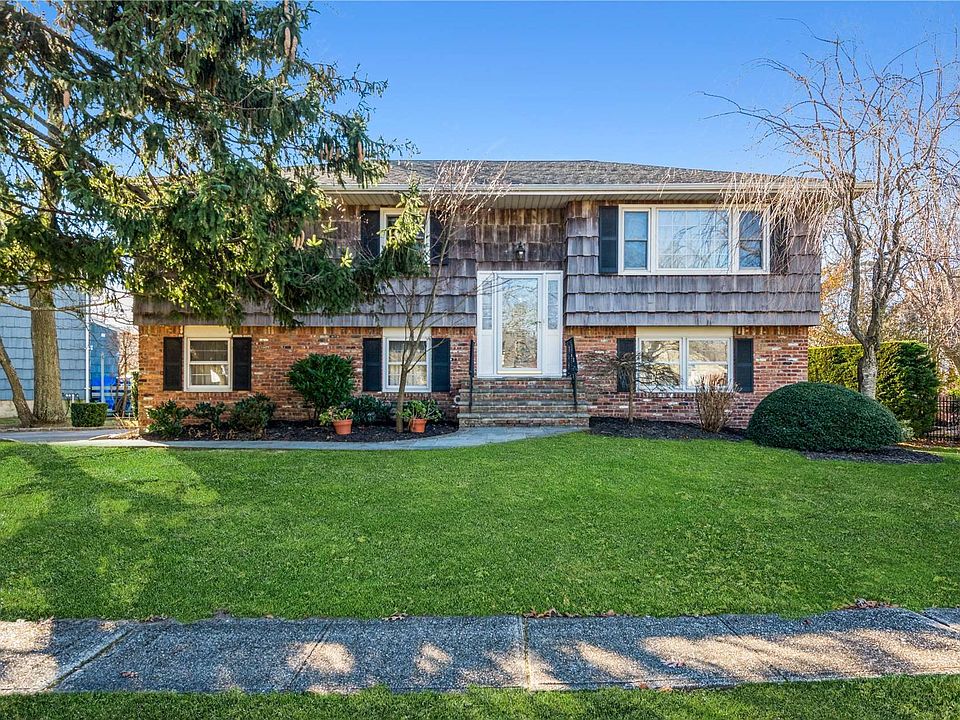 16 Sequams Lane N, West Islip, NY 11795 Zillow