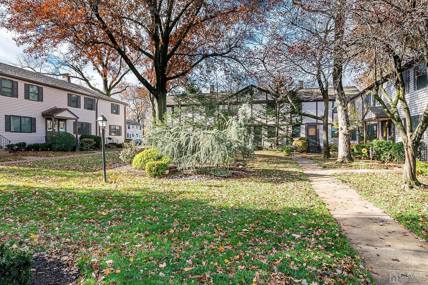 137 Newman St photo 1