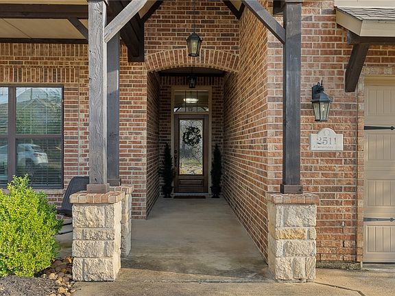 3rd image of 2511 Kinnersley Ln