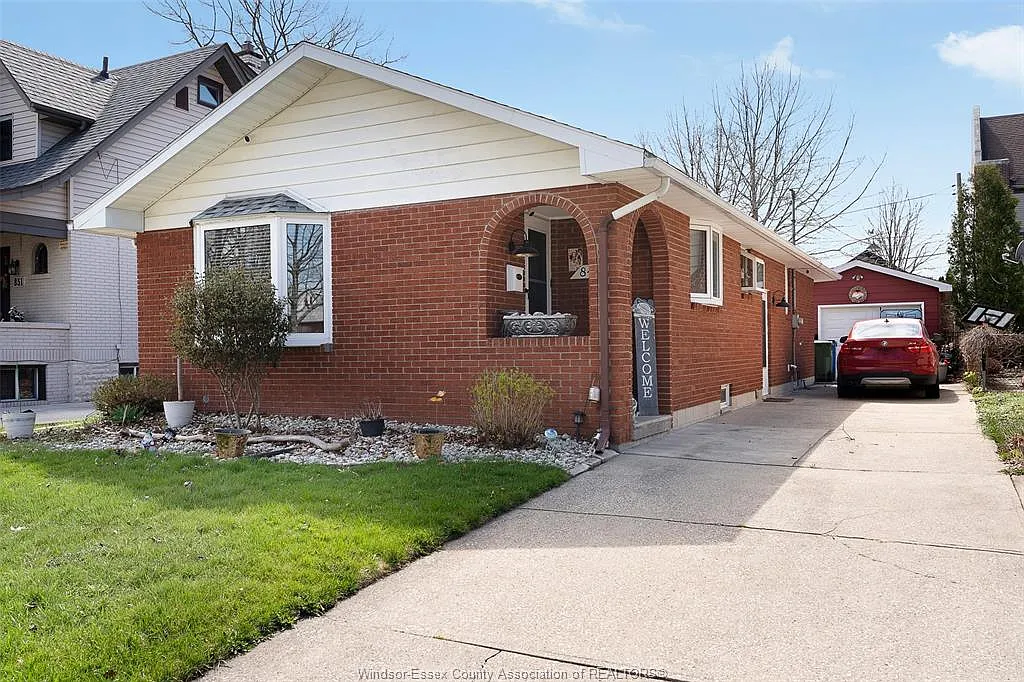 845 Glidden Ave photo 1