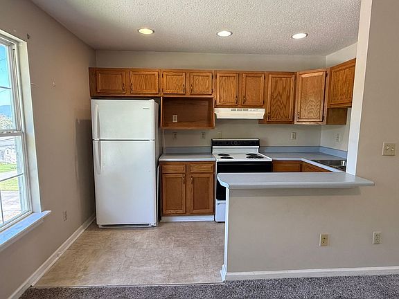 5th image of 139 Honeycutt St