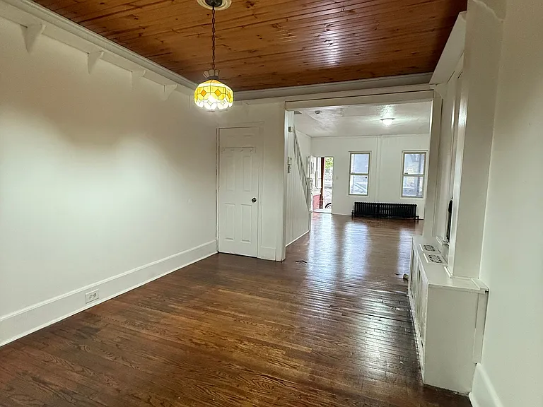 933 Beatty St — Photo 6
