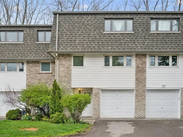 1270 Gainsborough Dr #2, Oakville, ON L6H 2L2