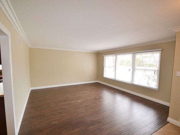 4th image of 835 Calle La Palmera