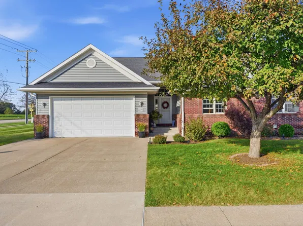 2229 Oak Valley Dr, Muscatine, IA 52761