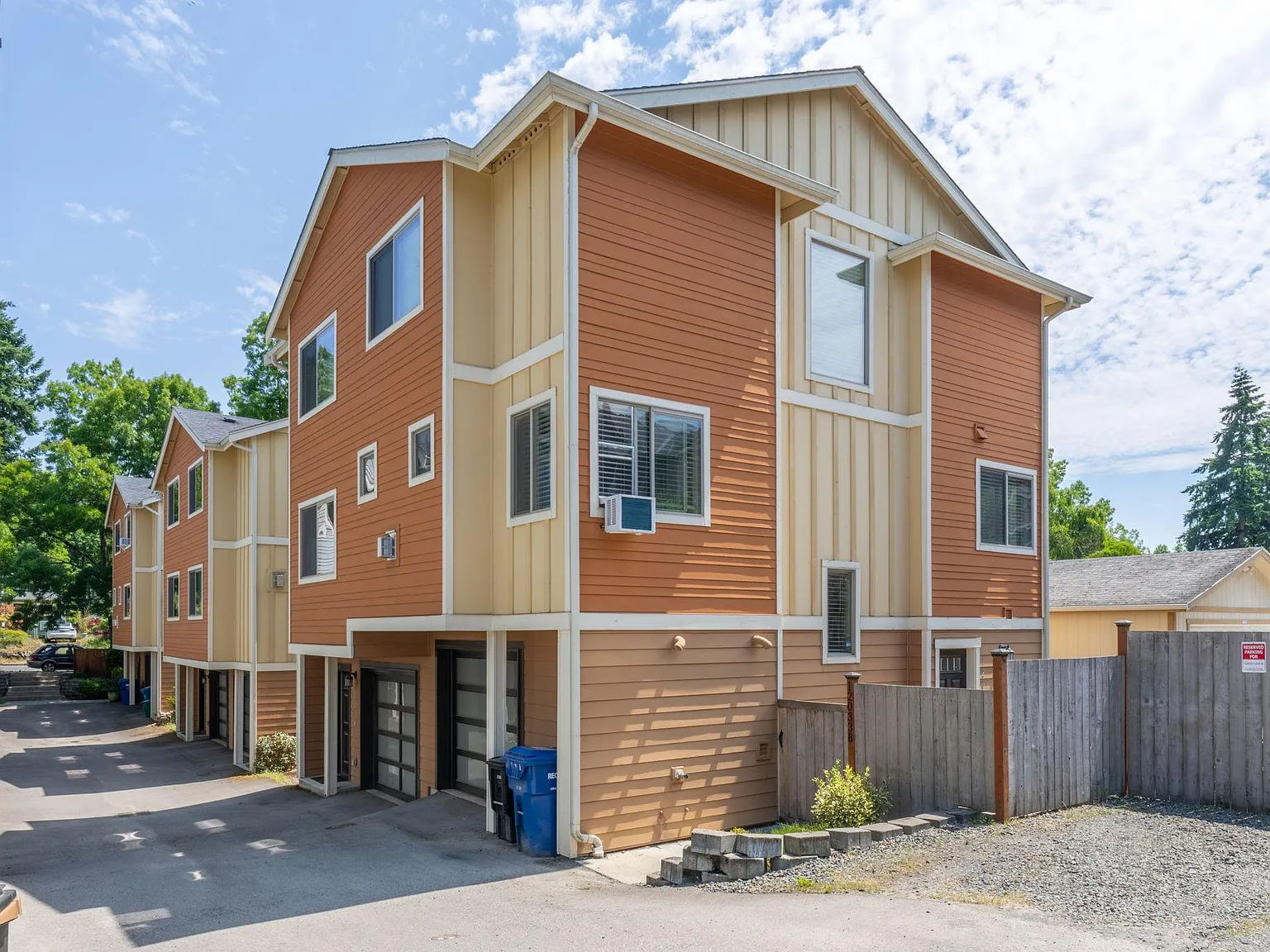 3 bed, 1320 sqft, $3,095 — Photo 1