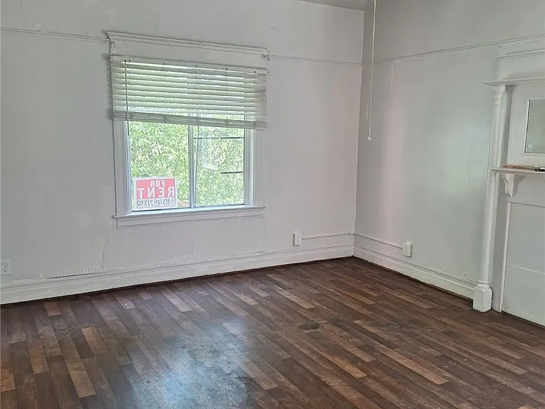 1943 Estrella Ave — Photo 2