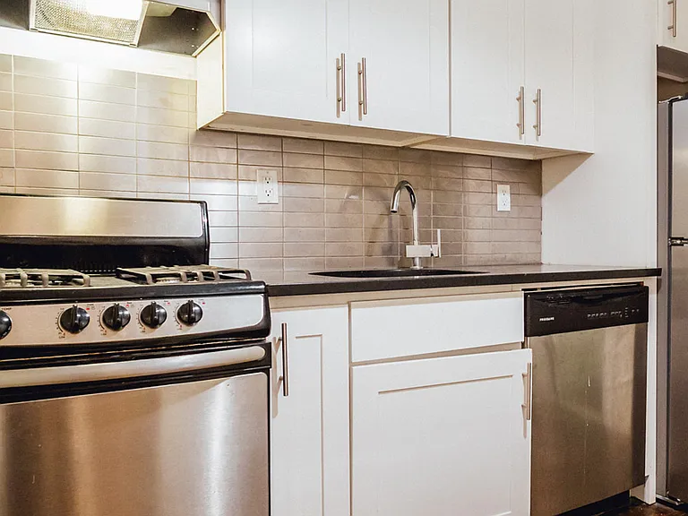 435 Bleecker St #2R — Photo 1