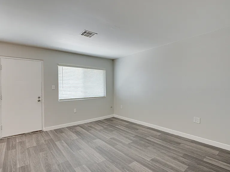 Red Rock Cove Apartments — Photo 17