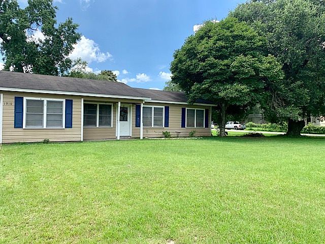 1st image of 1920 Holly Dr