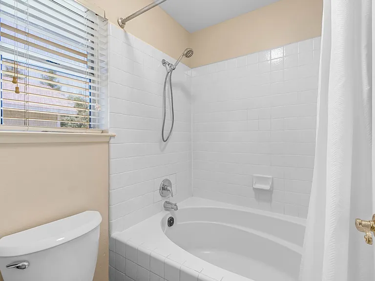 6733 N Warren Ave — Photo 33