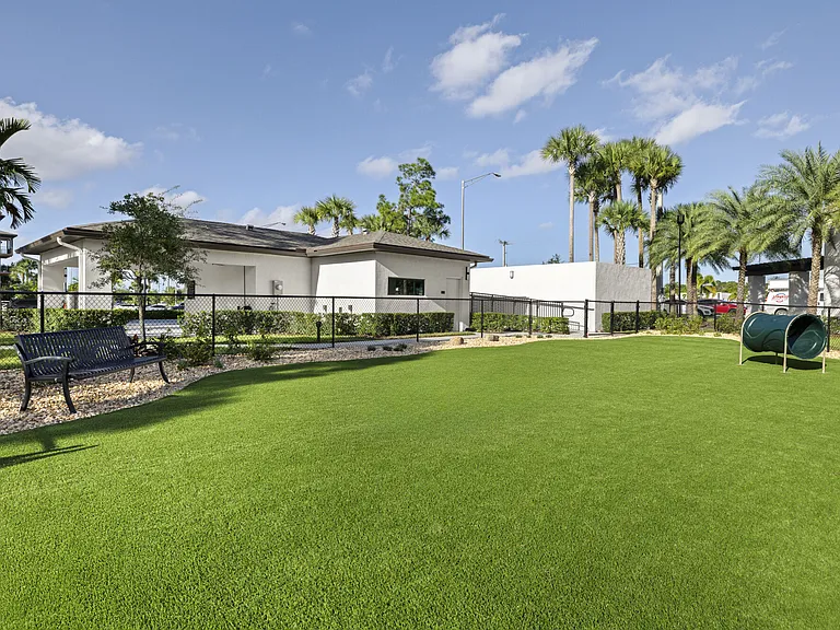 Indigo Stuart Apartments — Photo 35