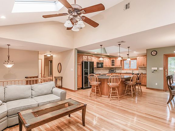 4th image of 16 Kenswick Ln