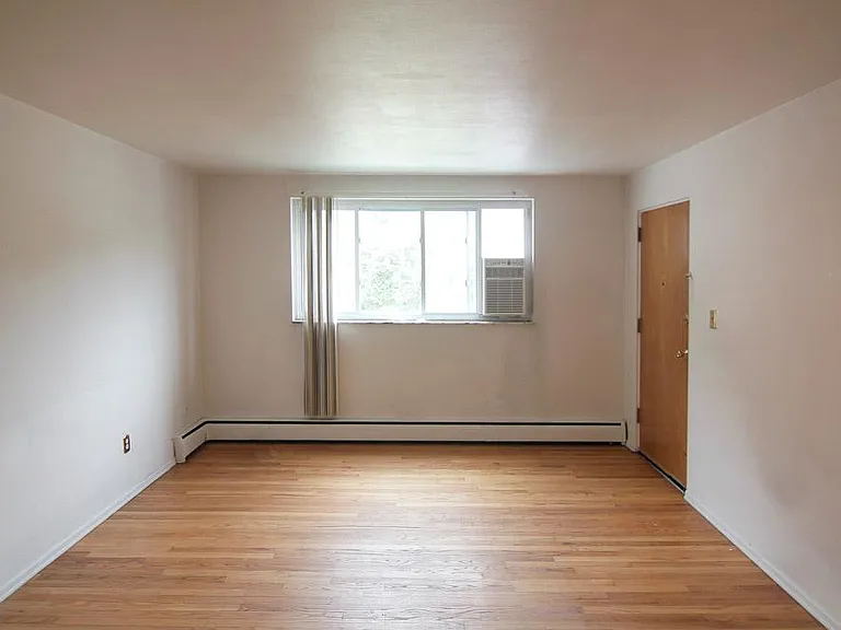 600 Allenby Ave #4 — Photo 6