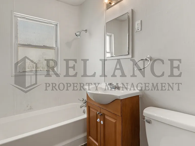 1122 S Quentin St — Photo 11