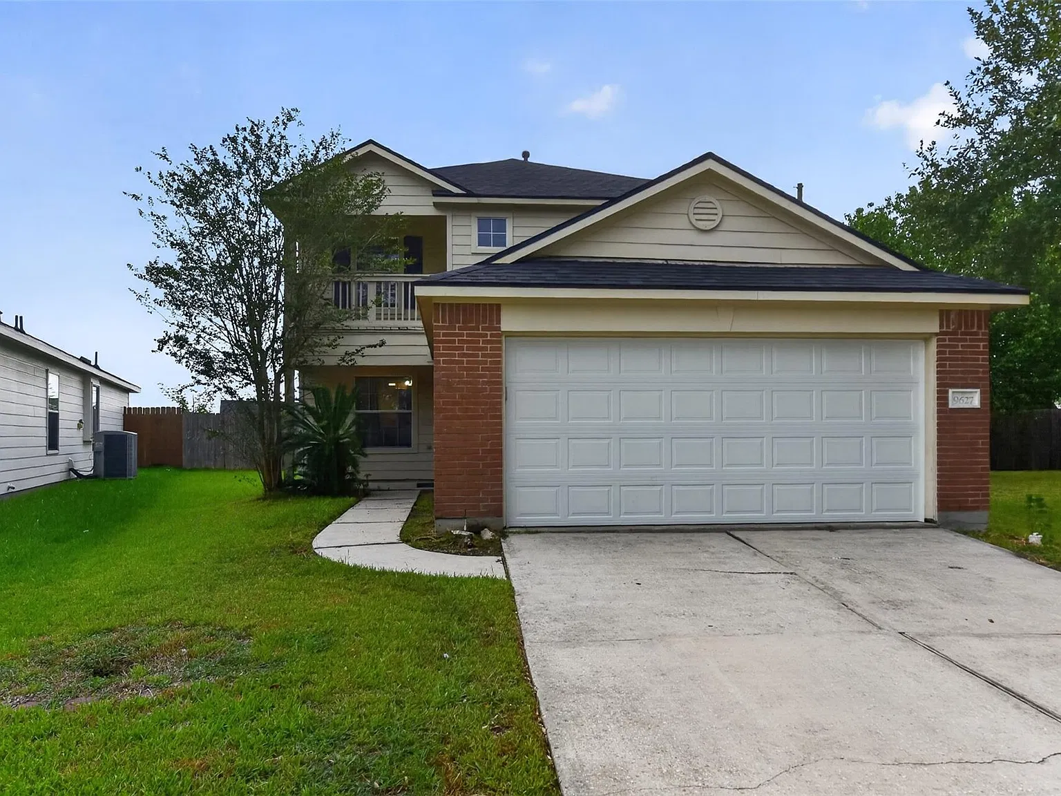 4 bed, 2.5 bath, 2100 sqft, $2,750 — Photo 2