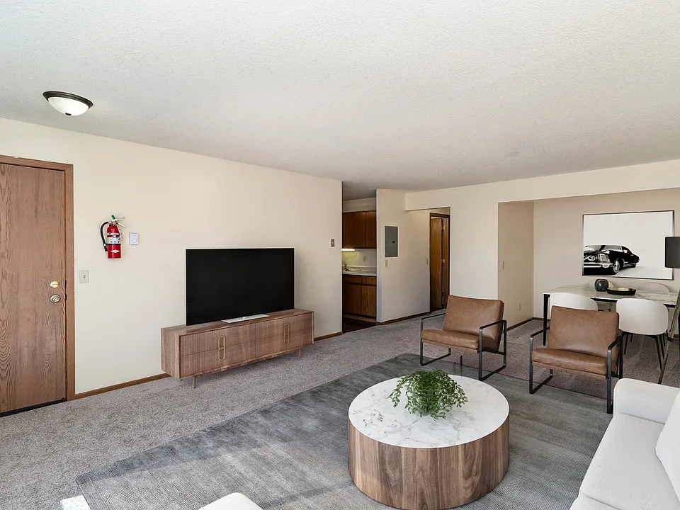 Hutchinson, MN Twin Oaks | 11A| Living