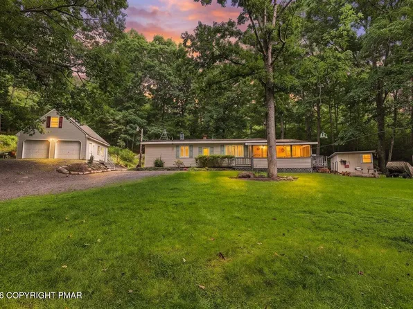 3192 Berry Ln, Cresco, PA 18326