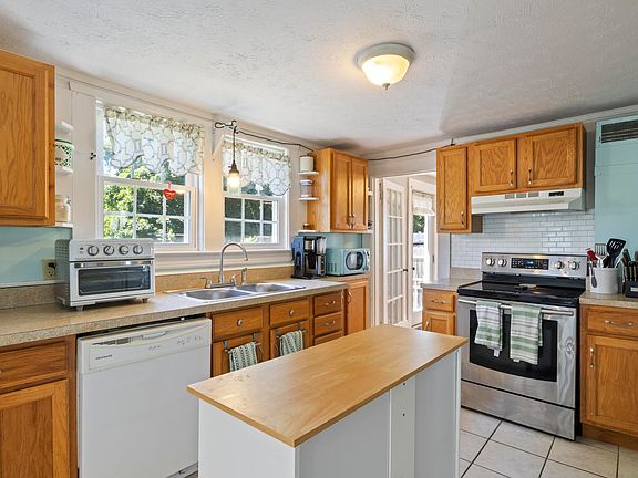 5th image of 51 Anderson Avenue