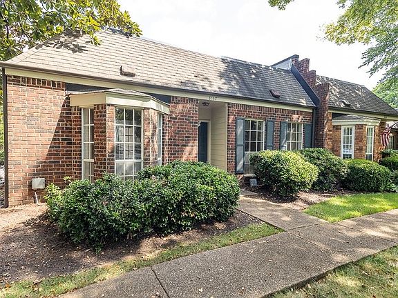 3rd image of 8167 Hunters Grove Ln