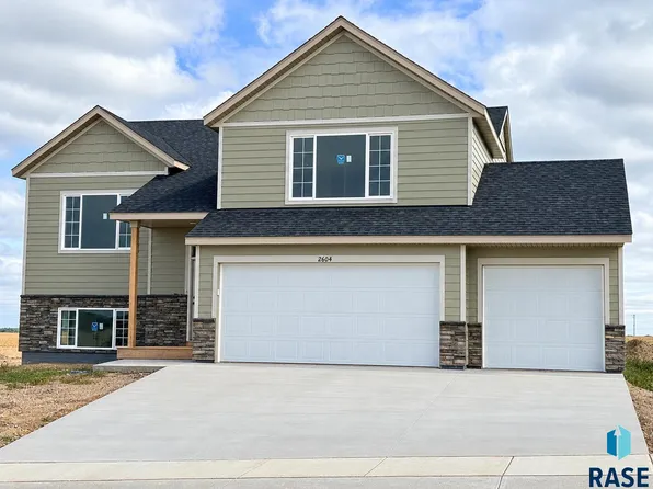 2604 S Copper Creek Ave, Sioux Falls, SD 57110