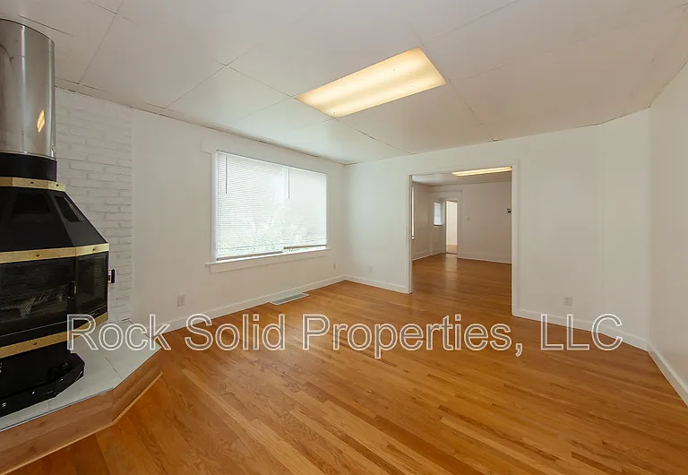 506 E 7th St #1 — Photo 8