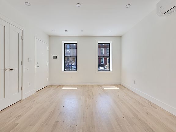 4th image of 1107 Jefferson Ave APT 1