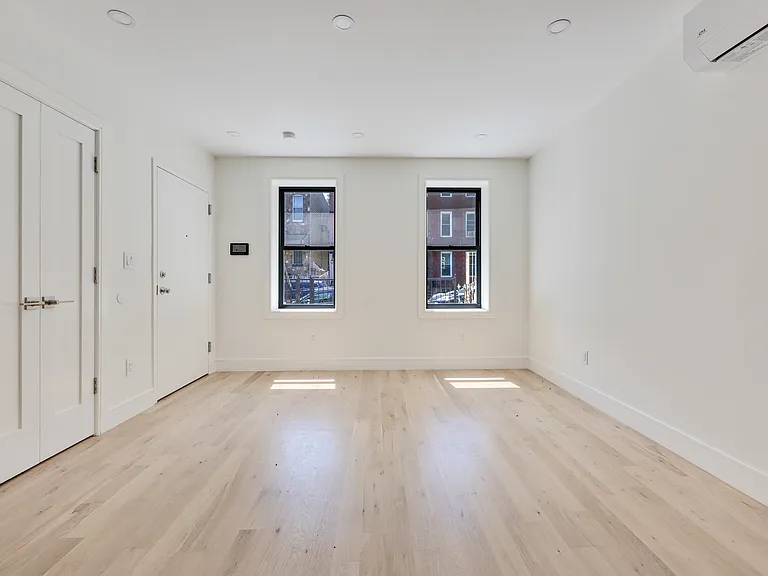 1107 Jefferson Ave #1 — Photo 3
