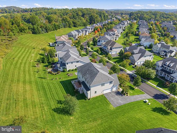 4th image of 3996 Powell Rd