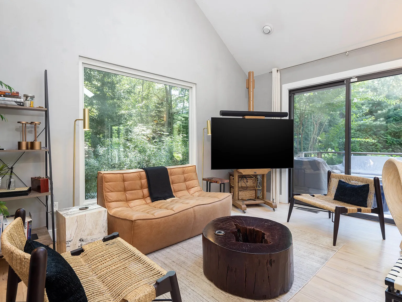 Village Fringe Designer Home — Photo 3