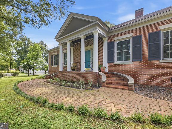 4th image of 385 Tavern Ln