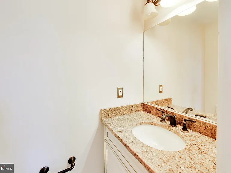 4 Earth Star Ct — Photo 13