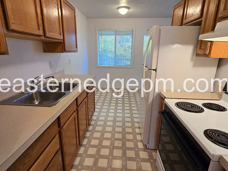 98 NW 10th St — Photo 23