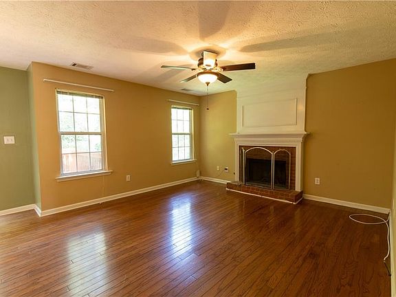 4th image of 201 Pebble Creek Ct
