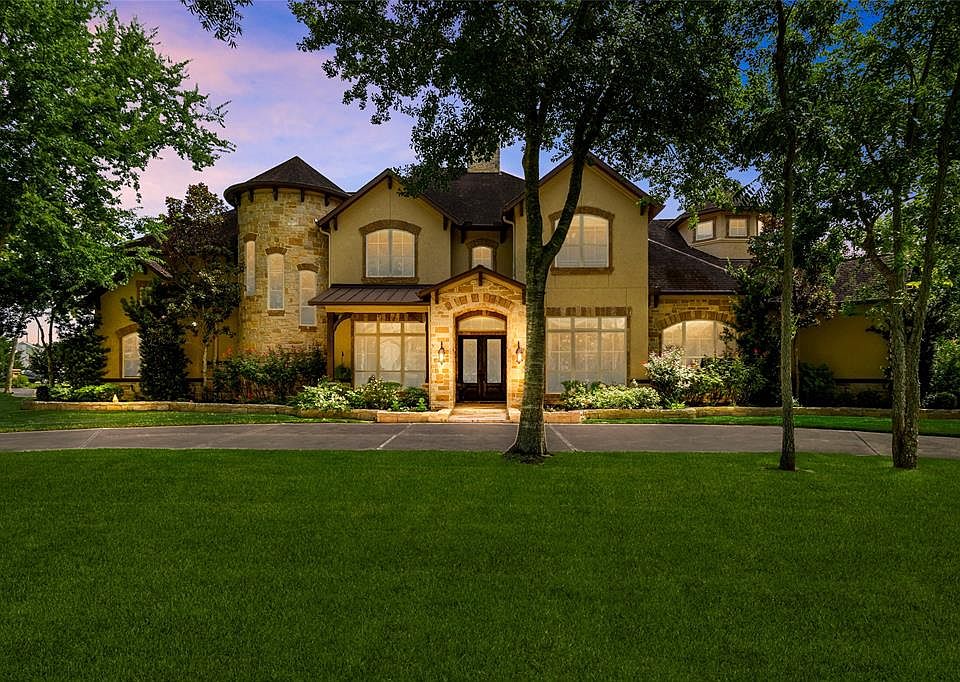 1st image of 15 Retreat Blvd