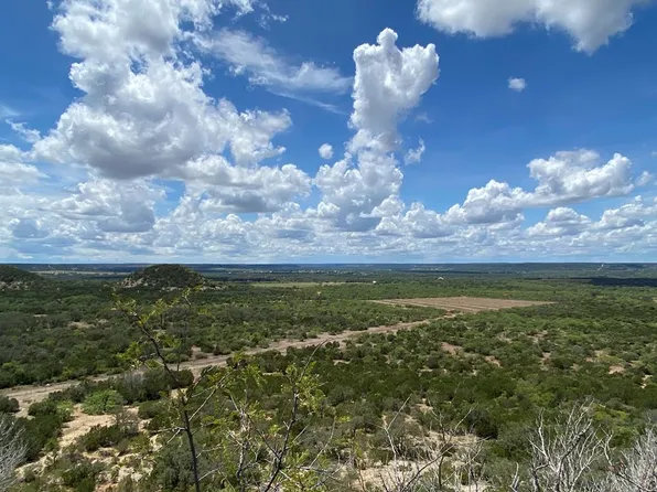 19 Jack Rabbit Rd, Doss, TX 78618