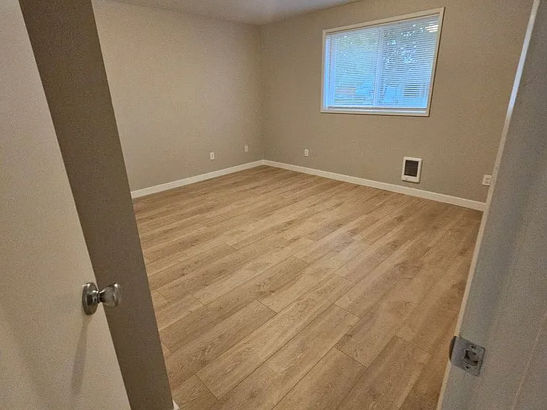 Sherman Oaks Apartments — Photo 22