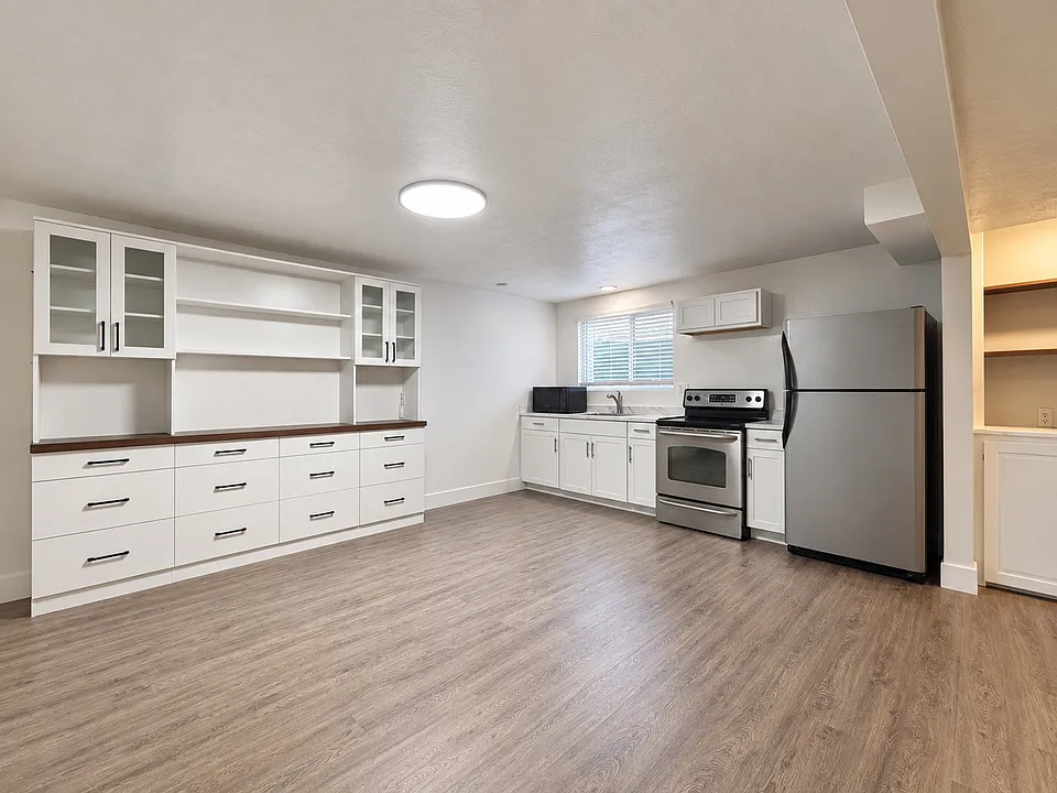 1716 N 1300 W