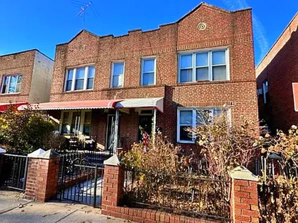 2416 26th St, Astoria, NY 11102