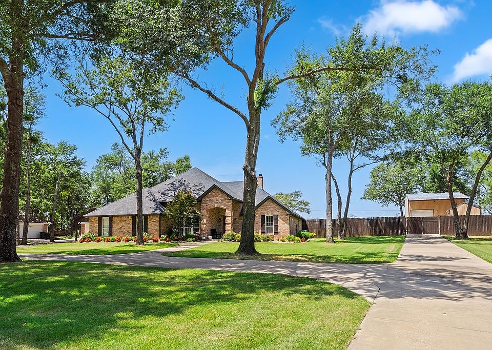 1st image of 44 Jennifer Ln