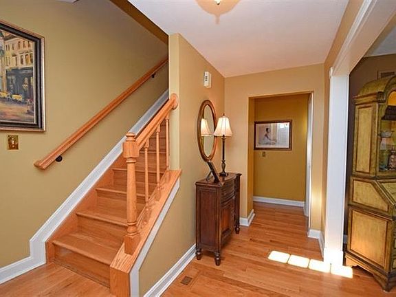 3rd image of 6325 Arrowpoint Dr