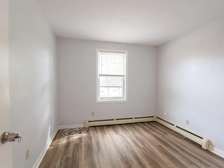 288 Duane Ave — Photo 11