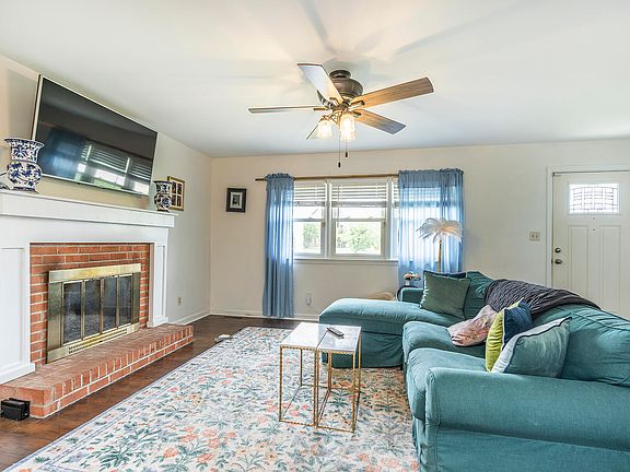 3rd image of 211 Miller Dr