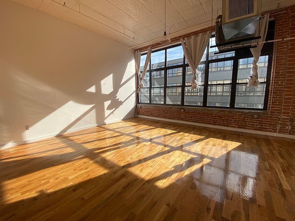 1st image of 205 McKibbin St #412