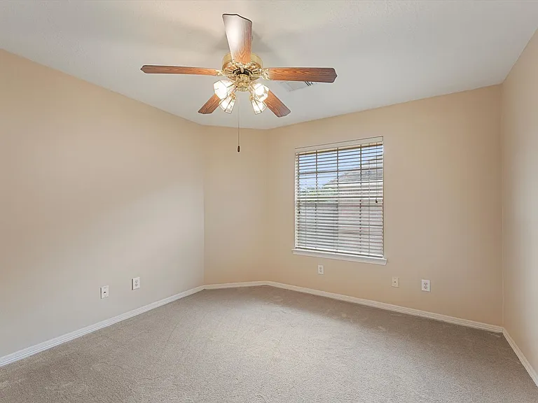 22910 Fairleaf Cir — Photo 13