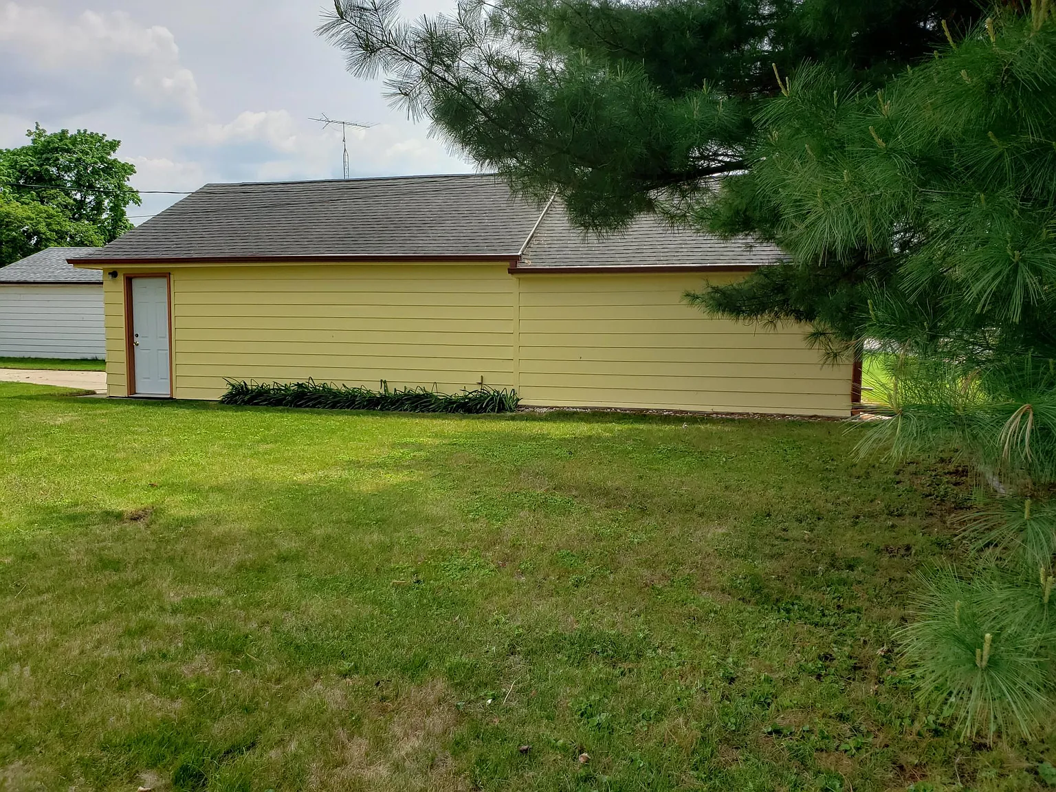 2 bed, 1.5 bath, 1700 sqft, $2,350 — Photo 3