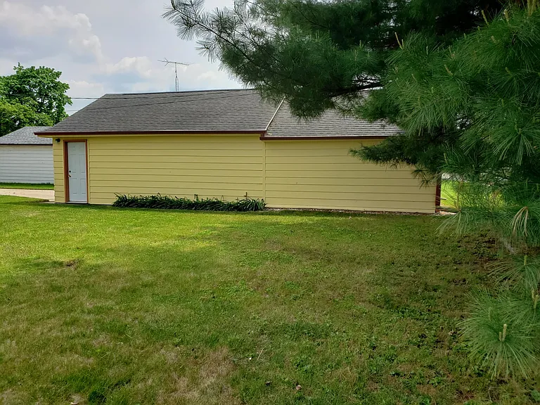 465 Mary St — Photo 3