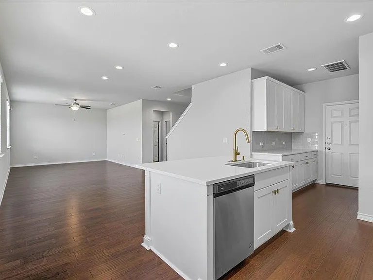 3801 Soft Shore Ln — Photo 3